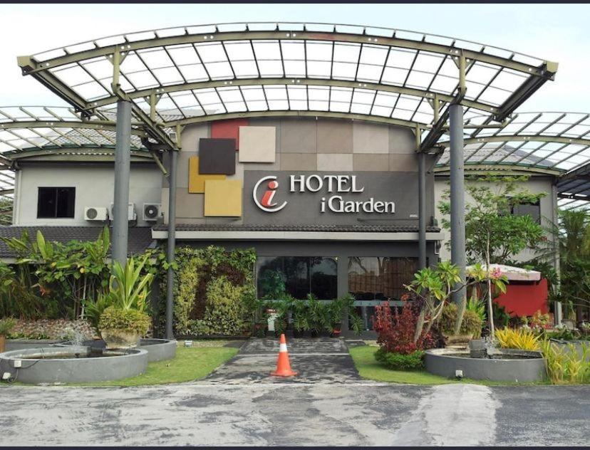 I Garden Hotel Ипох Екстериор снимка