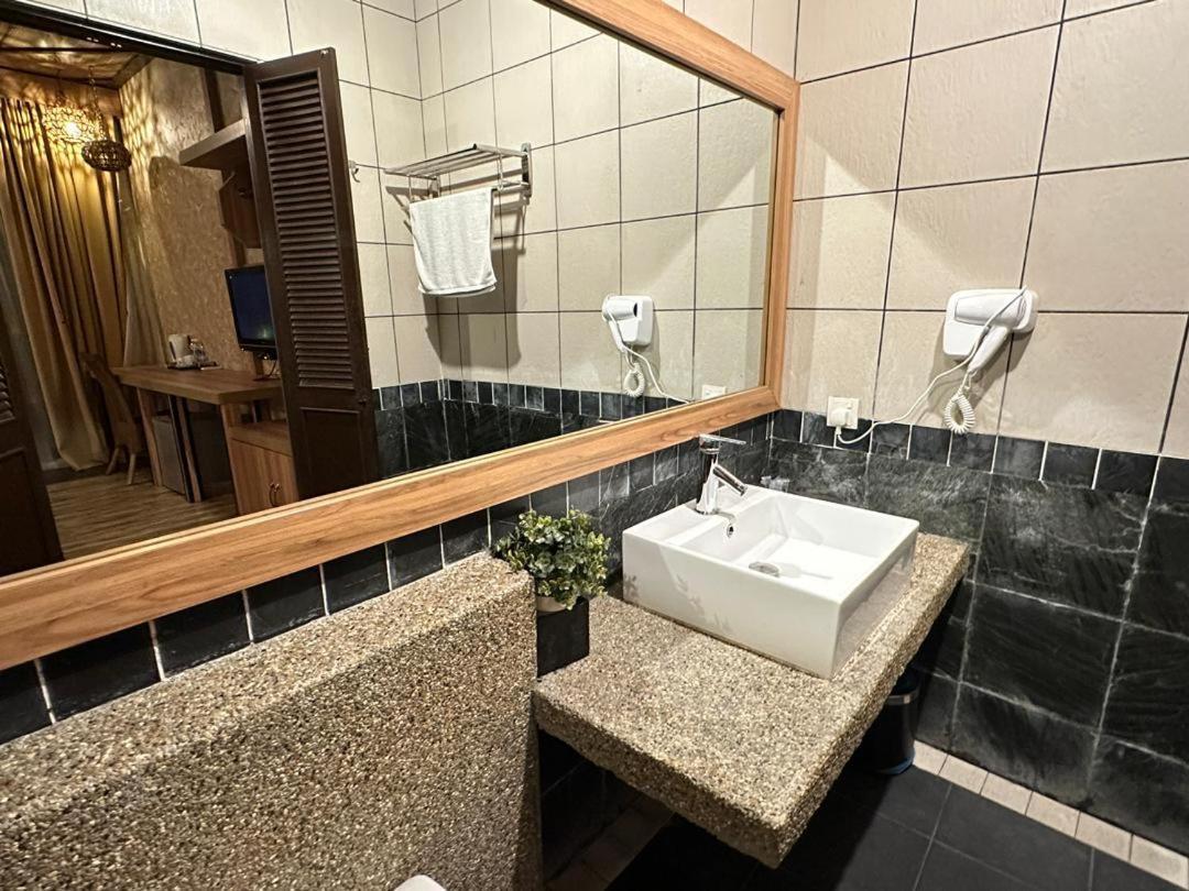I Garden Hotel Ипох Екстериор снимка